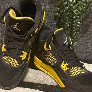 Jordan 4 Thunder - Size 7